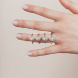 Pisara Solitaire-sormus halolla