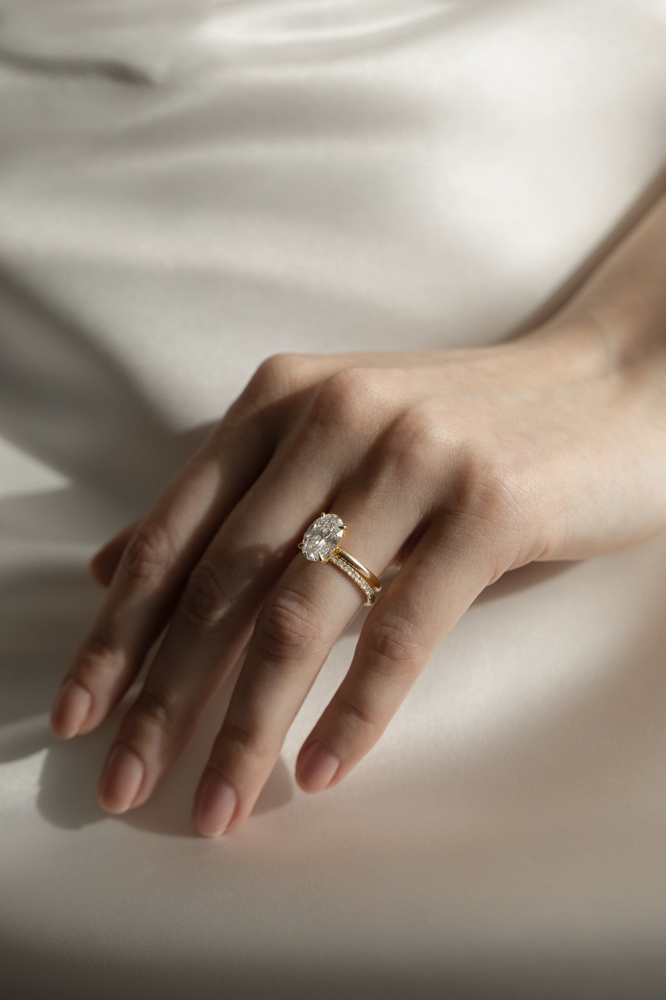 Close-up photo of a KARAAT lab-grown Oval Solitaire diamond ring in 18k yellow gold, showcasing the high-clarity stone facets and the precision of the solitaire setting