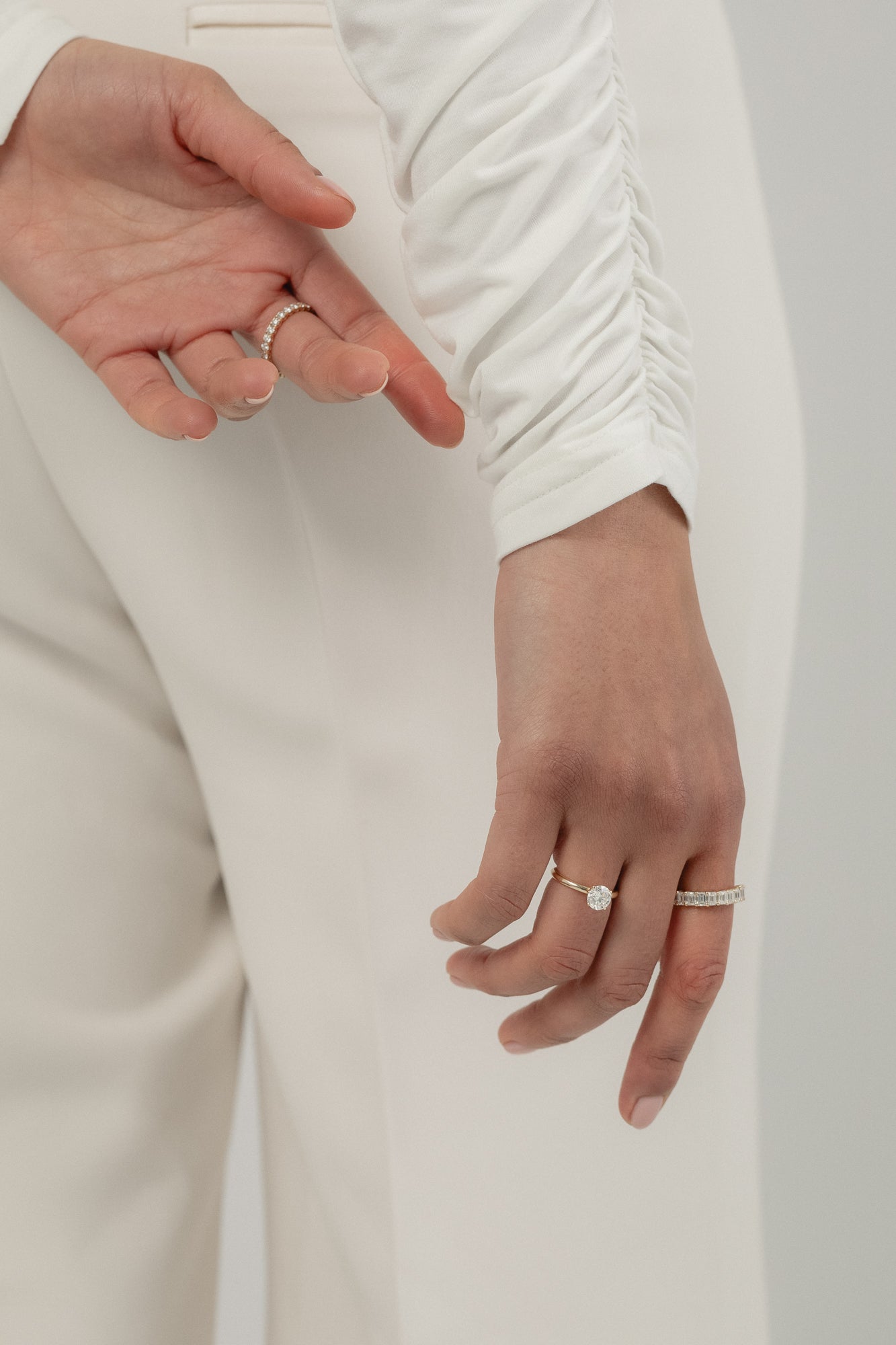 Model wearing the KARAAT Round Solitaire in 18k rose gold, highlighting the brilliance of the lab-grown diamond on hand.
