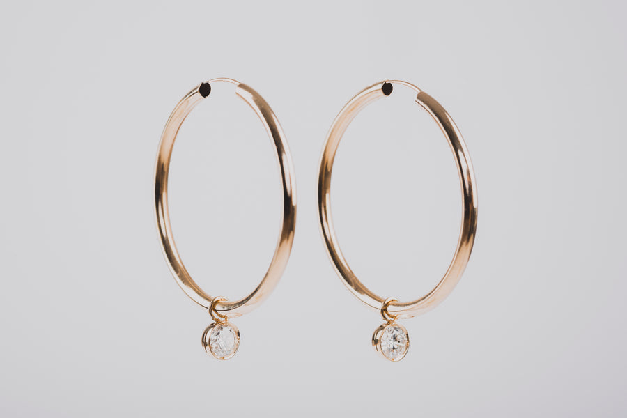 Modern statement diamond hoops, made of sustainable lab-grown diamonds and recycled solid gold. 