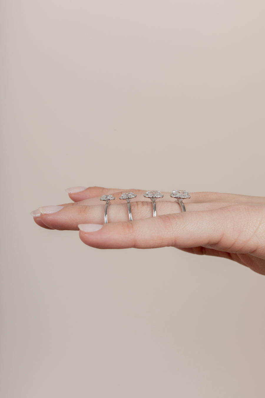 The Oval Solitaire with Halo