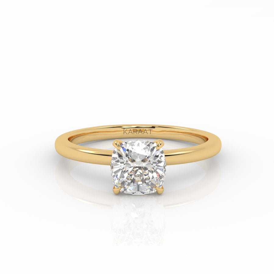 Cushion Solitaire engagement ring, made of 1 carat lab-grown diamond and 18k yellow gold. 
